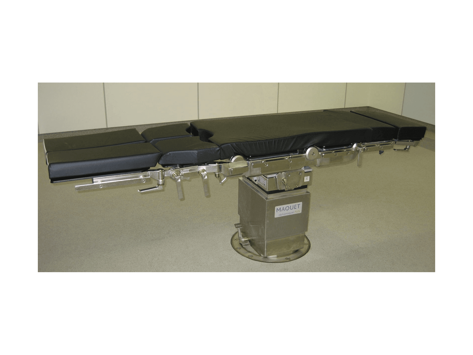 Operating theatre table equipment